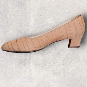 Salvatore Ferragamo Low Block Heel Suede Pump Shoes Sz 8 AAAA Narrow Light Brown